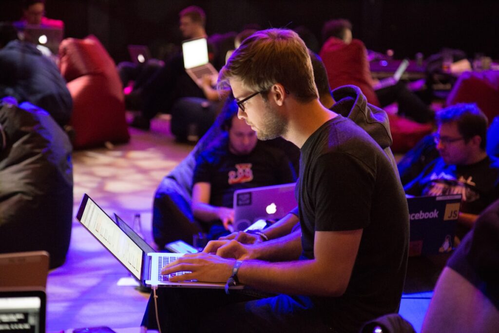 Licenciements tech entreprise bureau vide